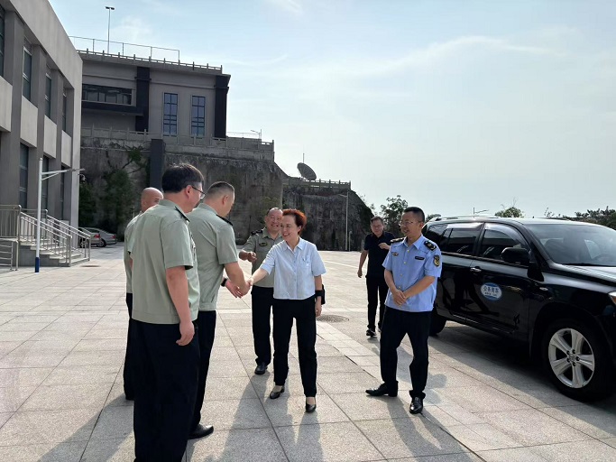 情系救援——彩88官网开展“工会送清凉 防暑保安康”慰问活动